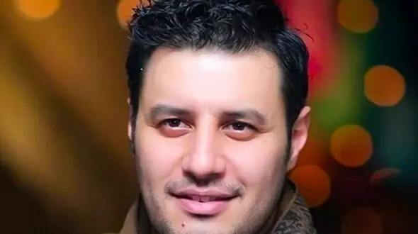 خاطره بازی با عکس یادگاری جواد عزتی و رعنا آزادی‌ور در پشت صحنه سریال زخم کاری 3