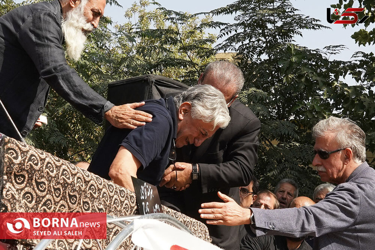 ضجه های مردانه رضا کیانیان در وداع با پیکر امین تارخ ! / گزارش تصویری
