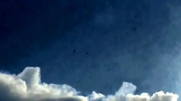 حمله یوفوهای سیاه به آسمان انگلیس/همه شوکه شدند + تصاویر شگفت انگیز