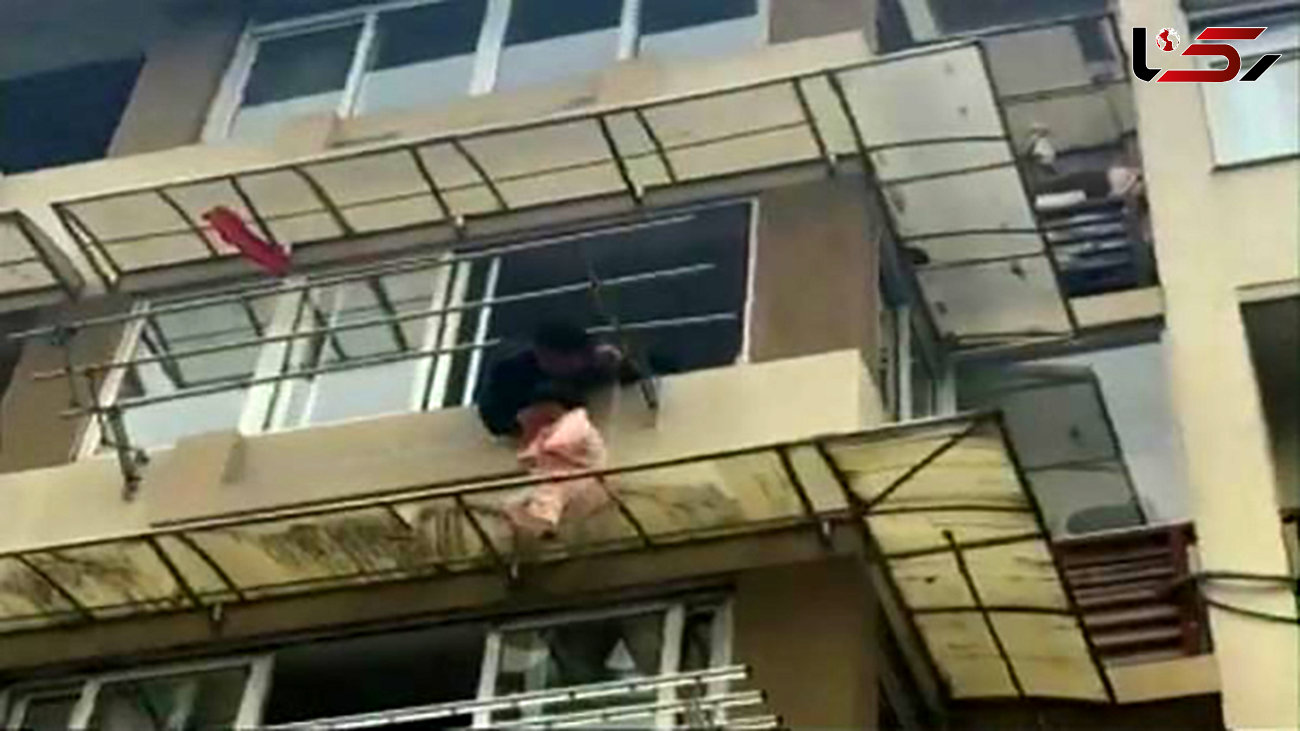 زنده ماندن کودک 2 سالهخوش شانس در سقوط از طبقه سوم