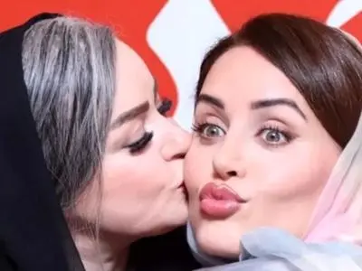 اکران روز/ نگاهی به تیپ و استایل های هنرمندان در اکران مردمی فیلم کج پیله / از حاشیه های نعیمه نظام دوست تا لباس تکراری الناز شاکردوست