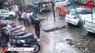 لحظه غرق شدن زن و مرد موتورسوار در سیلاب خیابان + فیلم 