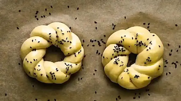 تزئین شیرینی را مشاهده کنید + فیلم