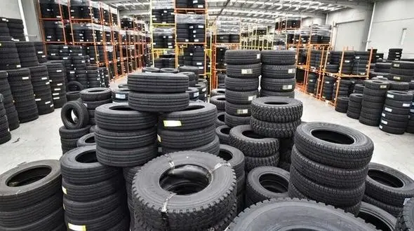 کشف 1409 لاستیک احتکار شده از یک انبار در اصفهان