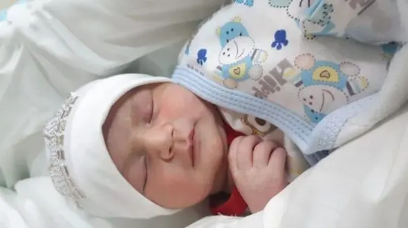  عکس  زایمان ناگهانی خانم مجری معروف در دستشویی! / حیرت آور !