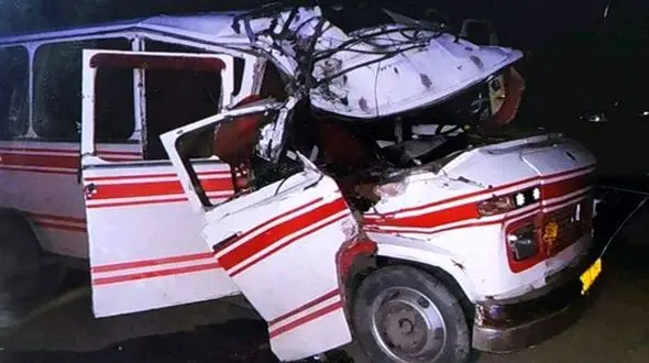 واژگونی هولناک مینی بوس در جاده  گلبهار + وضعیت مصدومان