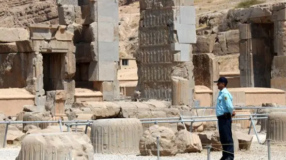 برخورد یگان حفاظت با قاچاقچیان در تخت جمشید