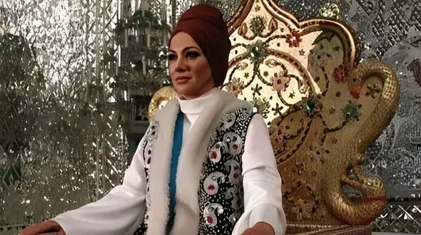  ساغر عزیزی بازیگر نقش فرح پهلوی : در 7 سالگی از مدرسه دخترانه فرار کردم و اصرار داشتم پسر هستم!