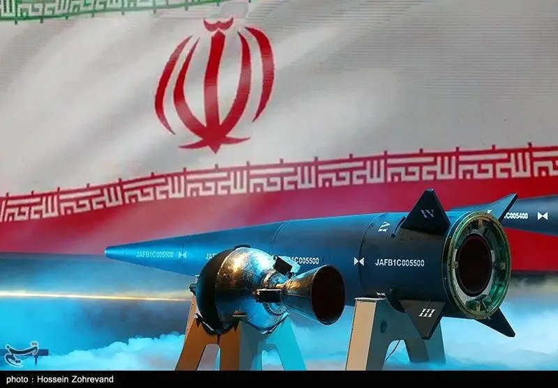 مراسم رونمایی از ابر موشک بالستیک هایپرسونیک «فتاح» با حضور آیت الله سید ابراهیم رئیسی ، رئیس جمهور و سردار سلامی فرمانده سپاه و سردار حاجی زاده فرمانده نیروی هوافضای سپاه پاسداران	 	
