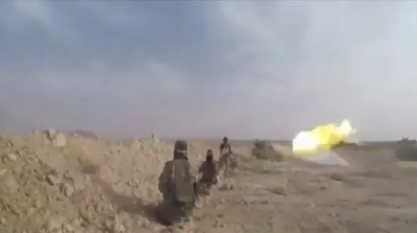 فیلم لحظه عملیات ارتش سوریه علیه داعشی‌ها در شرق حمص + عکس