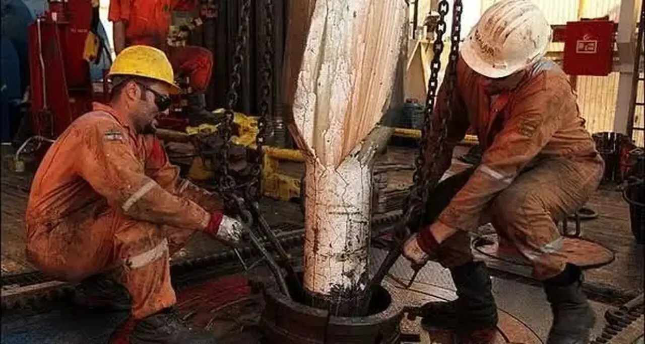 استانداردهای دوگانه در تبدیل وضعیت نیروهای شرکتی؛ اعتراض کارگران پیمانکاری حفاری