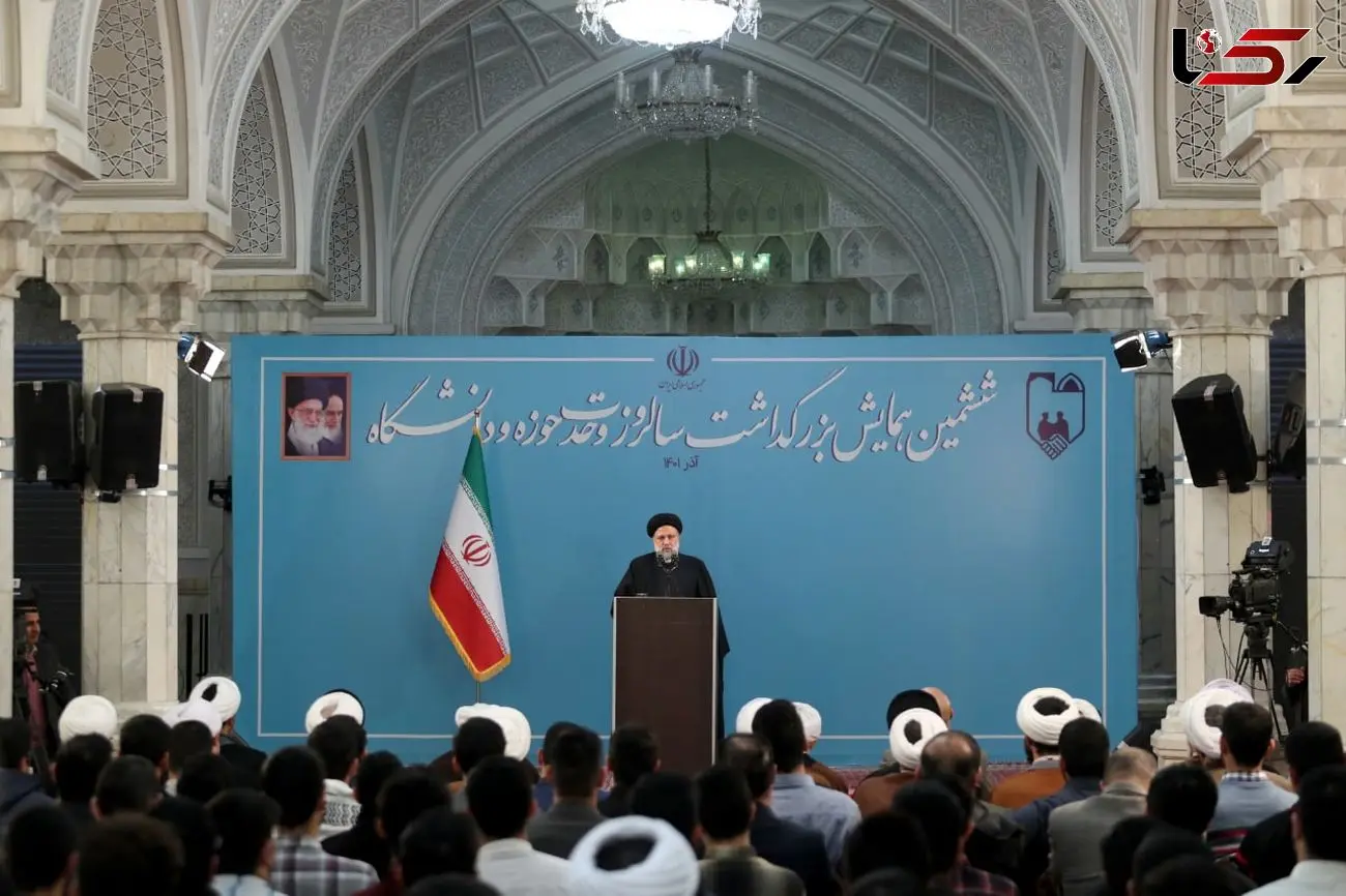 روشنفکر واقعی مخاطرات را شناسایی و با شجاعت هشدارهای لازم را می‌دهد