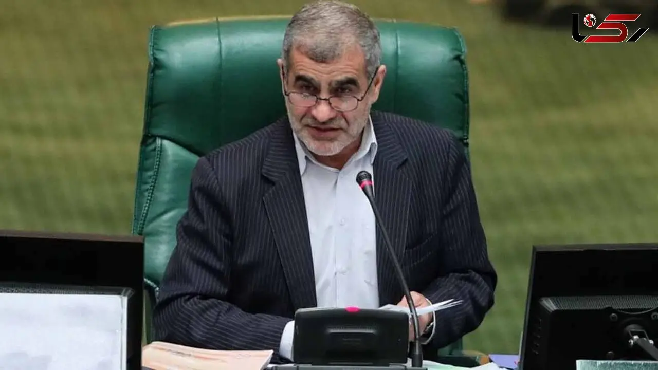 نیکزاد در اجتماع مردمی حامیان رئیسی در میدان ولیعصر تهران سخنرانی می کند