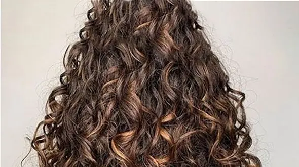 این دختر مو فرفری خوشگل ترین دختر سینمای ایران شد! / او را می شناسید؟