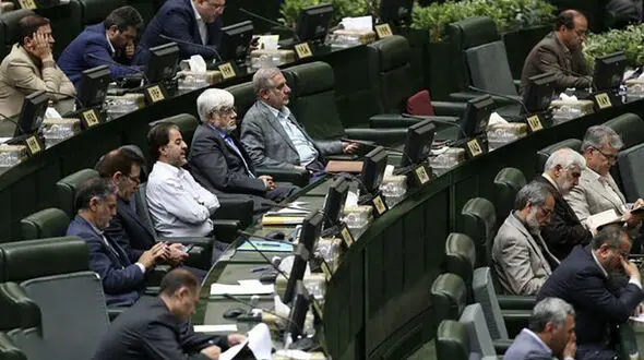 با توجه به تاکیدات رهبری دو طرح بنزینی فراکسیون امید از دستور کار خارج شد
