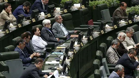 با توجه به تاکیدات رهبری دو طرح بنزینی فراکسیون امید از دستور کار خارج شد