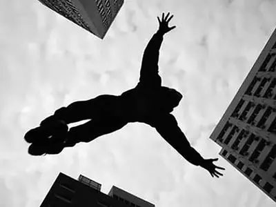 سقوط دختر دانشجوی 19 ساله دانشگاه یزد در کلاس عملی با ریزش کف ساختمان قدیمی / «مبینا» در کماست / دعایش کنید