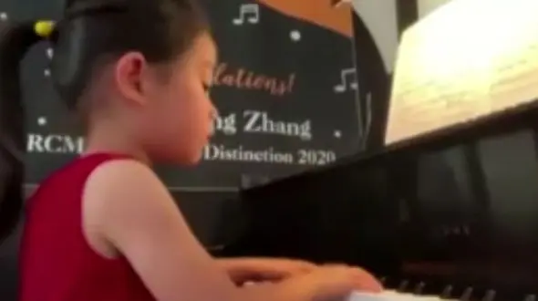 هنر دختر 4 ساله پیانیست را ببینید + فیلم 