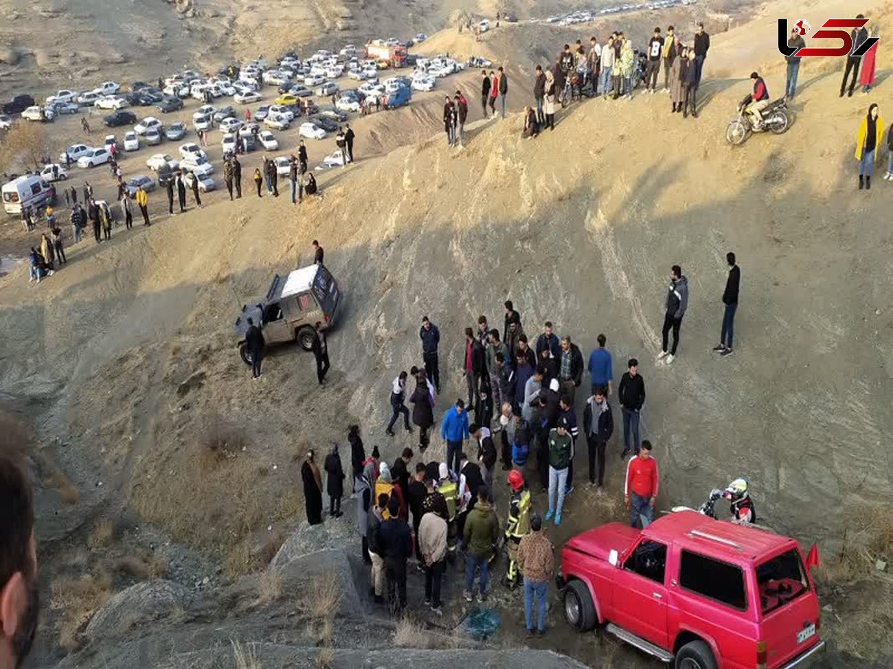 خودروی آفرود به دره سقوط کرد / اعزام نیروهای آتش نشانی قزوین به جاده بهرام آباد