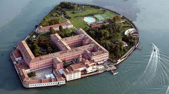 سفرهای لاکچری و رویایی ثروتمندان به این جزایر زیبا+تصاویر