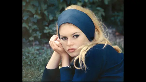 انتقاد تند بازیگر زن از افشاگری‌های اخیر درباره آزار جنسی