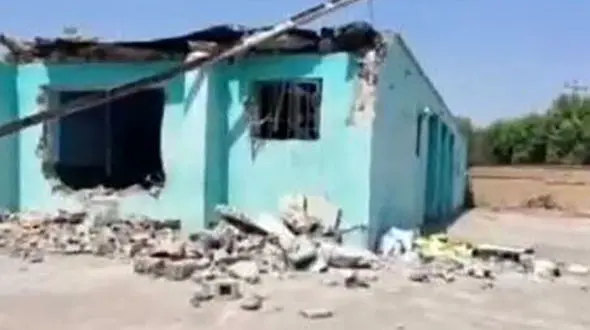 اوقاف شبانه مدرسه ای را در بوشهر ویران کرد /  200 دانش آموز دبیرستانی را آواره کرد + فیلم