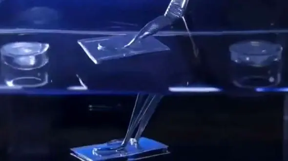 این فلز هرگز در آب فرو نمی‌رود + فیلم