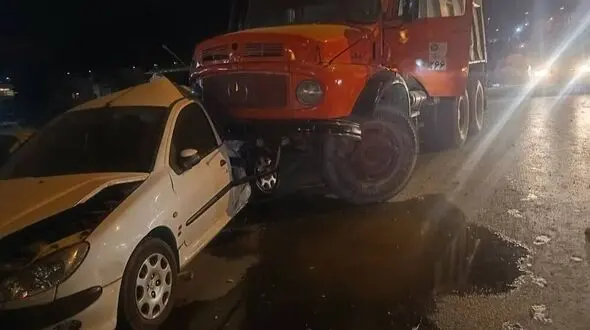 برخورد کامیون با 6 خودروی در شیراز 5 مصدوم بر جا گذاشت