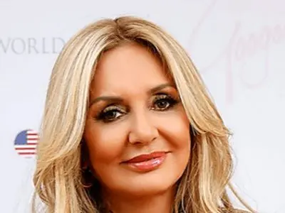 عکس سفر در زمان /  گوگوش در مراسم ختم پوران در تهران (۱۳۶۹)