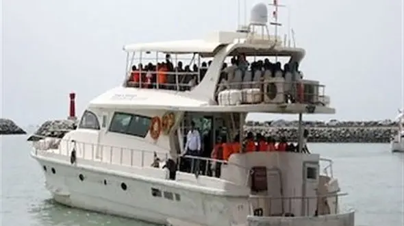 جزیره کیش در محاصره توفان خطرناک ! / کشتی ها حرکت ممنوع شدند !