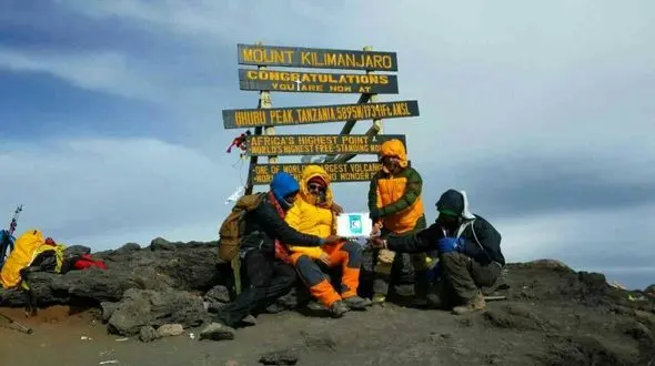 جانباز 70 درصدی هلال احمر فاتح بلندترین قله آفریقا شد! + عکس 