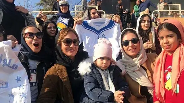 مهناز افشار تماشاگر ویژه لیگ فوتبال زنان/ آقایان هم بودند+عکس