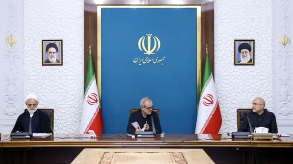 اتخاذ تمهیداتی برای تامین پایدار و مستمر کالاهای اساسی تا پایان سال بدون کمترین خلل و کاستی 