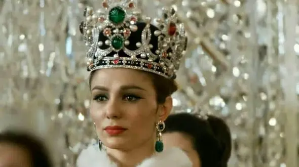 عکس /  قابلمه نوازی پسران شاه پهلوی با جهیزیه  فرح دیبا در میهمانی/ تنها استعداد ربع پهلوی عیش و نوش بود !