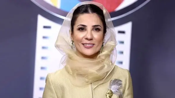 استایل متفاوت سارا بهرامی در اختتامیه جشنواره سینمایی / کاربران لقب ترسناک به خانم بازیگر دادند!