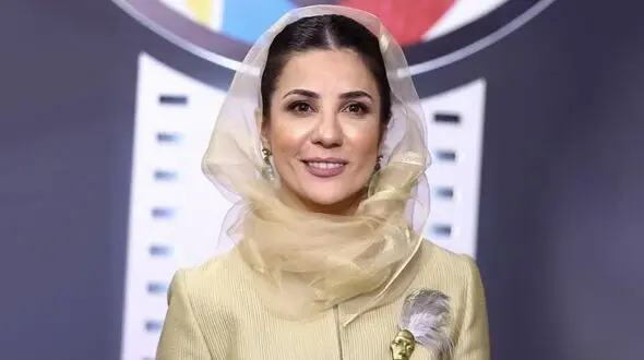 استایل متفاوت سارا بهرامی در اختتامیه جشنواره سینمایی / کاربران لقب ترسناک به خانم بازیگر دادند!