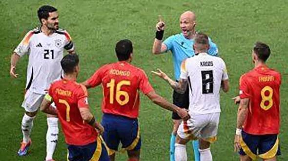 حذف آلمان به دلیل ترس داور وی ای آر!