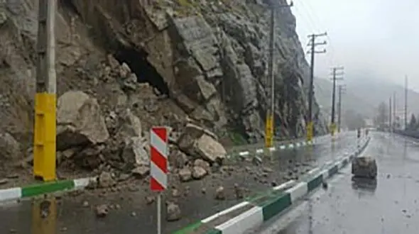 ریزش کوه در جاده کرج - چالوس
