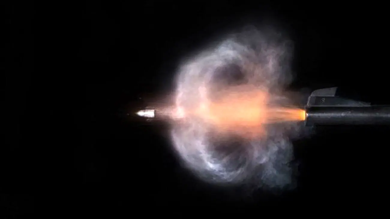 ببینید / متلاشی شدن بدن انسان در لحظه برخورد گلوله هویتزر ۱۵۲ میلیمتری + فیلم