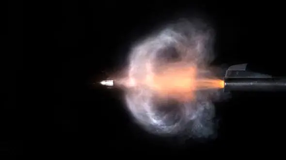 ببینید / متلاشی شدن بدن انسان در لحظه برخورد گلوله هویتزر ۱۵۲ میلیمتری + فیلم