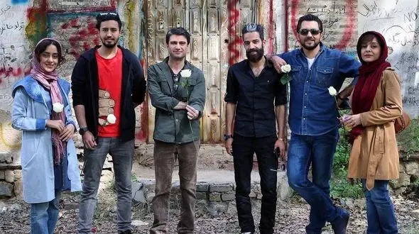  استقبال گسترده مردم از بازیگران فیلم زرد در پردیس کورش+فیلم