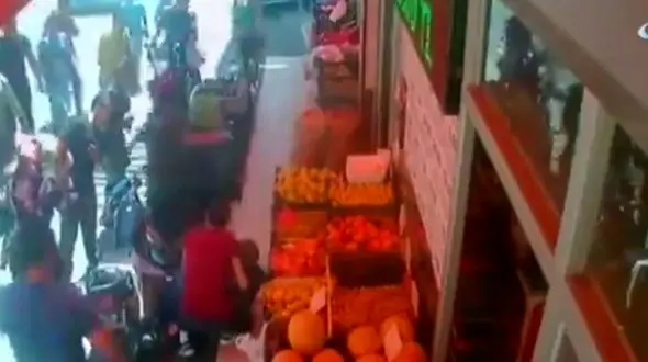 مرگ پدر در صحنه نجات پسر+ فیلم