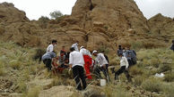 عکس های انتقال جسد کوهنورد یزدی به پایین کوه