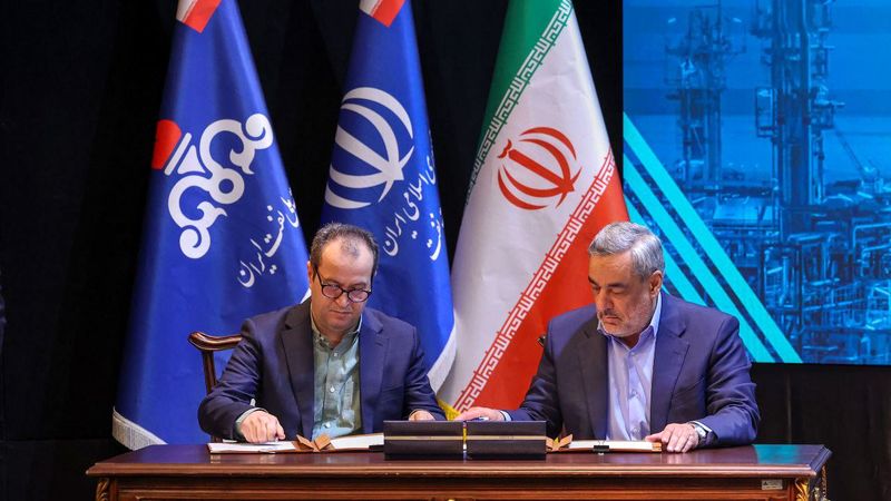 مسعود پزشکیان امروز( شنبه ۱۸ اسفند ) در آیین امضای قراردادهای طرح فشارافزایی میدان گازی مشترک پارس جنوبی