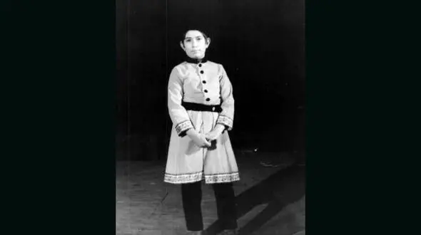 عکسی زیر خاکی و دیده نشده از بازیگر معروف 