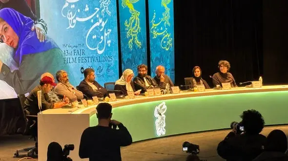 کنایه پژمان جمشیدی به قیمت دلار/ پاسخ های جنجالی کارگردان فیلم آنتیک در جشنواره فیلم فجر