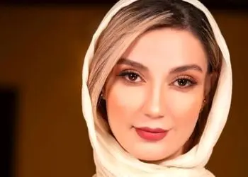 فیلم / نگاهی به چیدمان گرم و دلنشین خانه  حدیث میرامینی / از نور و دلبازی تا   ناهار خوری چوبی و عتیقه تا همرنگی رنگ مبلمان و پردههای پذیرایی ...