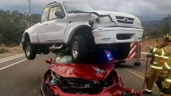 زنده ماندن عجیب سرنشینان یک تصادف وحشتناک + عکس 