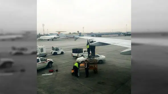 وحشت مسافران در هواپیمایی زاگرس/ دود شدید در کابین خلبان +عکس