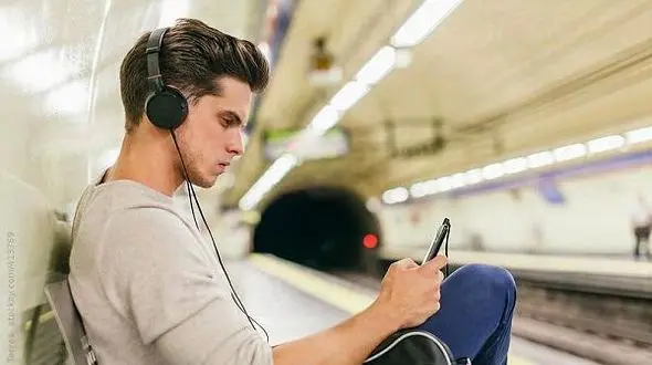 محتوای گوشی  را با هدفون کنترل کنید